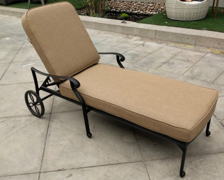 La Flamme Chaise Lounge